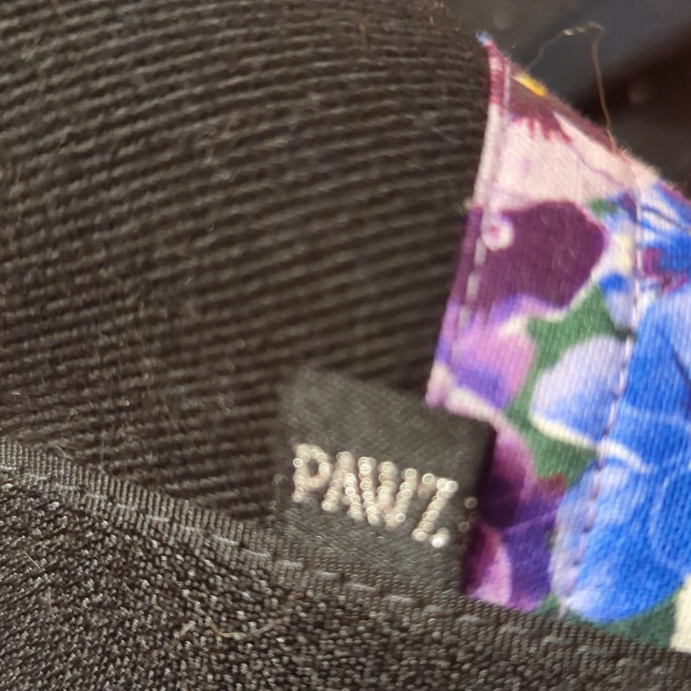Dogs PAWZ Hoodies Vest but goes All around .WORN ONCE.For Pics. Sale